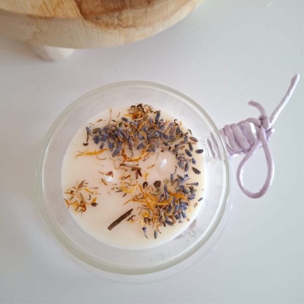 Vela relax fusionada con leche de vainilla y lavanda - Imagen 3